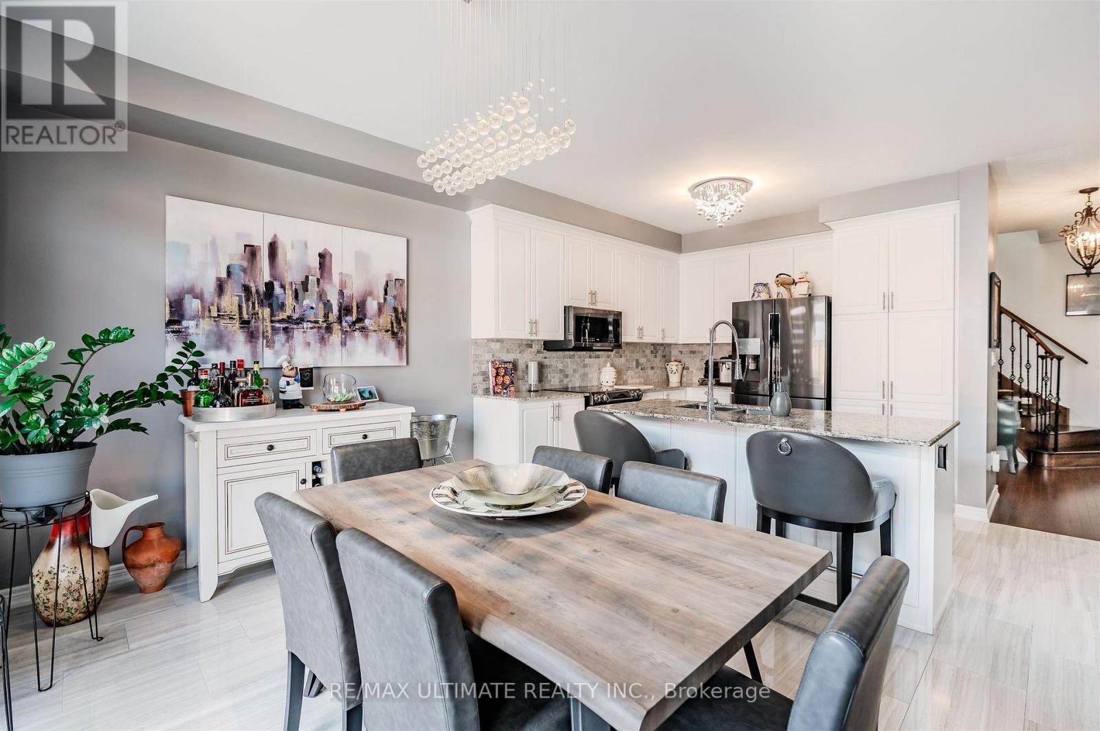 47 Lewis Avenue, Bradford West Gwillimbury, ON - Indoor Photo Showing Dining Room
