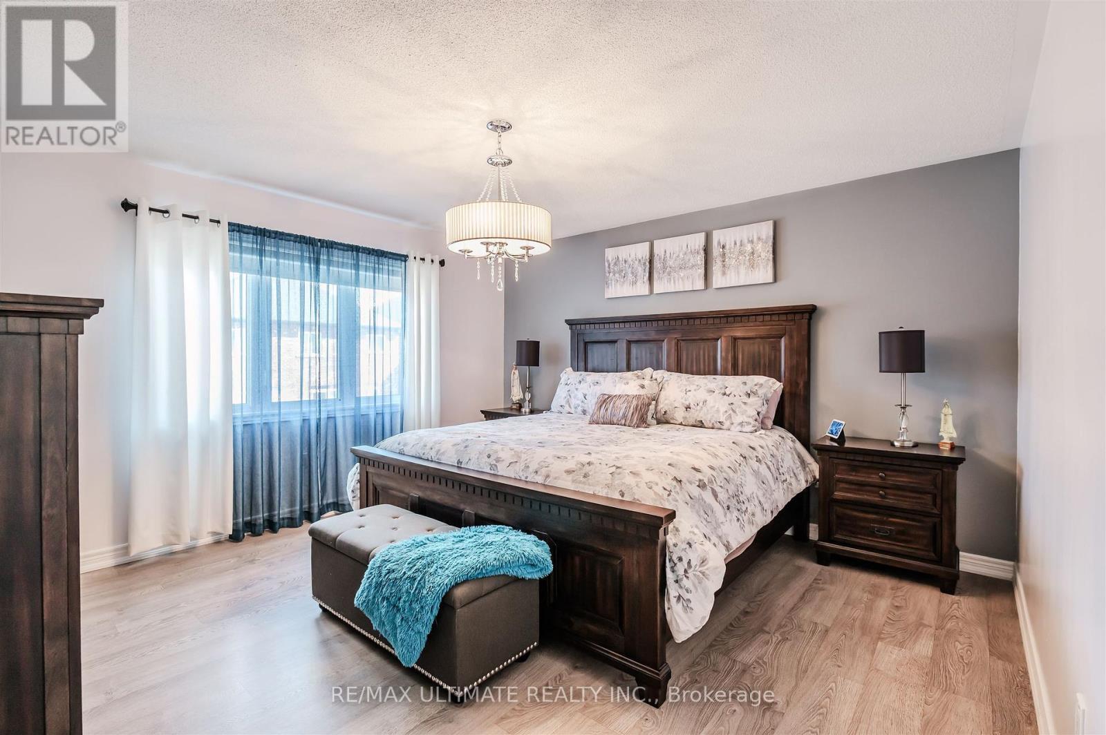 47 Lewis Avenue, Bradford West Gwillimbury, ON - Indoor Photo Showing Bedroom