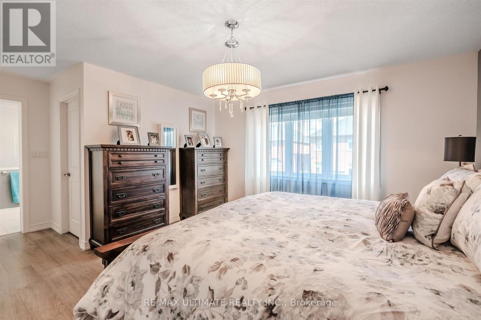 47 Lewis Avenue, Bradford West Gwillimbury, ON - Indoor Photo Showing Bedroom