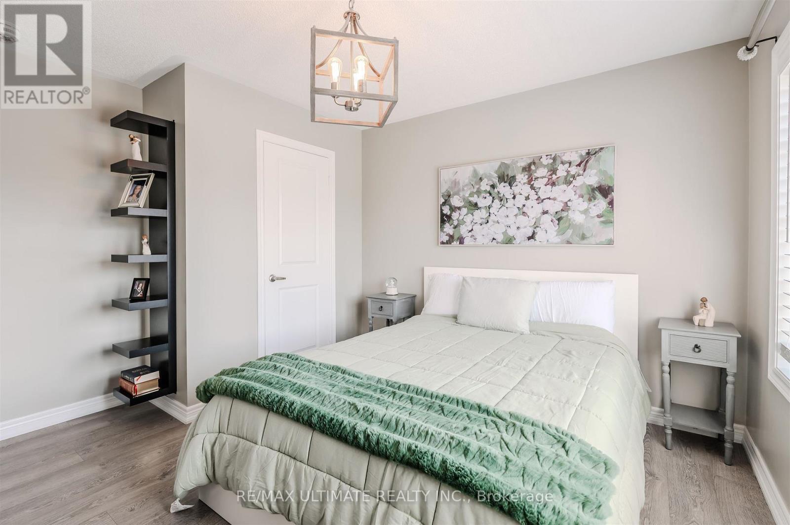 47 Lewis Avenue, Bradford West Gwillimbury, ON - Indoor Photo Showing Bedroom