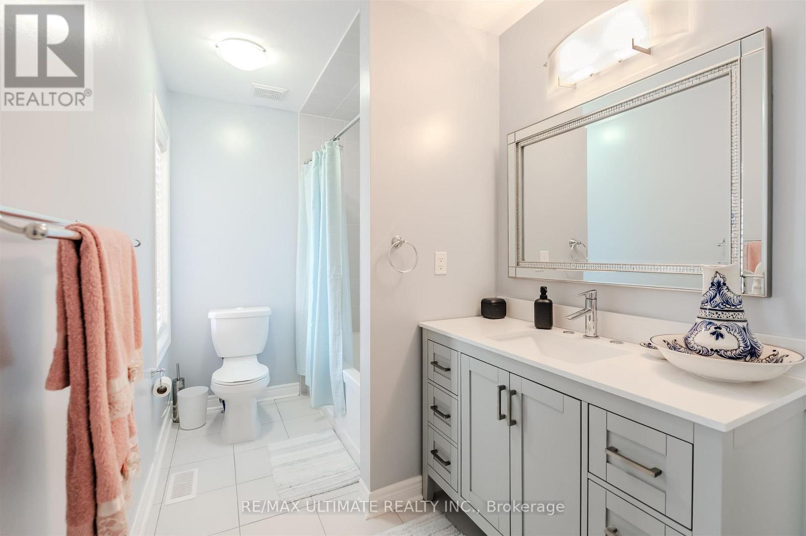 47 Lewis Avenue, Bradford West Gwillimbury, ON - Indoor Photo Showing Bathroom