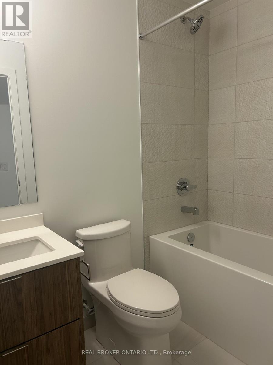 2205 - 5105 Hurontario Street, Mississauga, ON - Indoor Photo Showing Bathroom