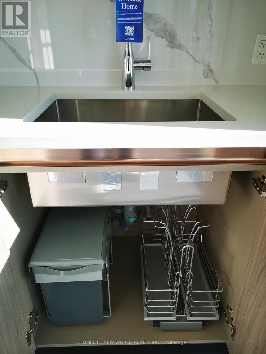 1609 - 3 Concord Cityplace Way, Toronto, ON - Indoor