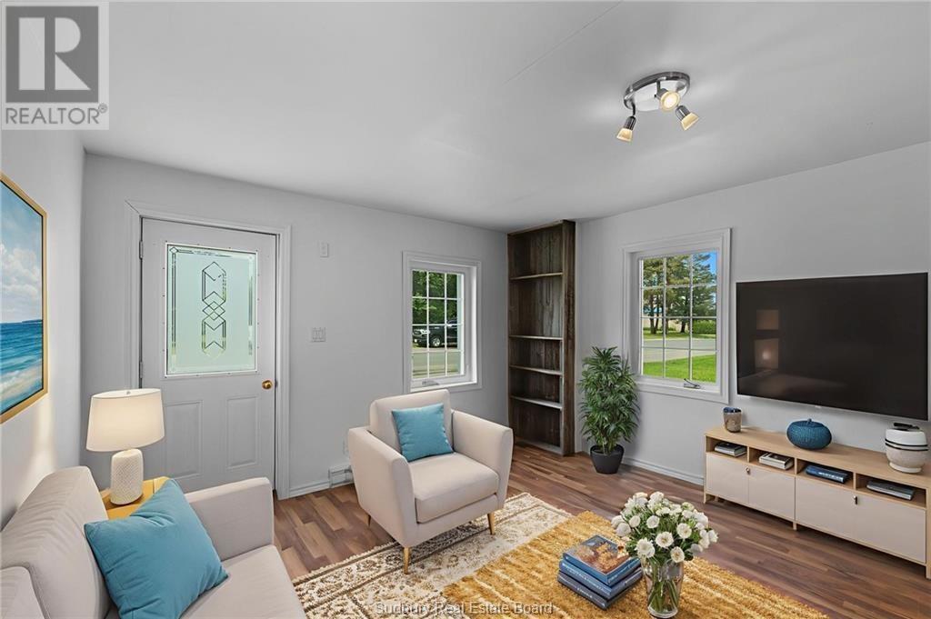 140 River Street, Massey, ON - Indoor Photo Showing Living Room