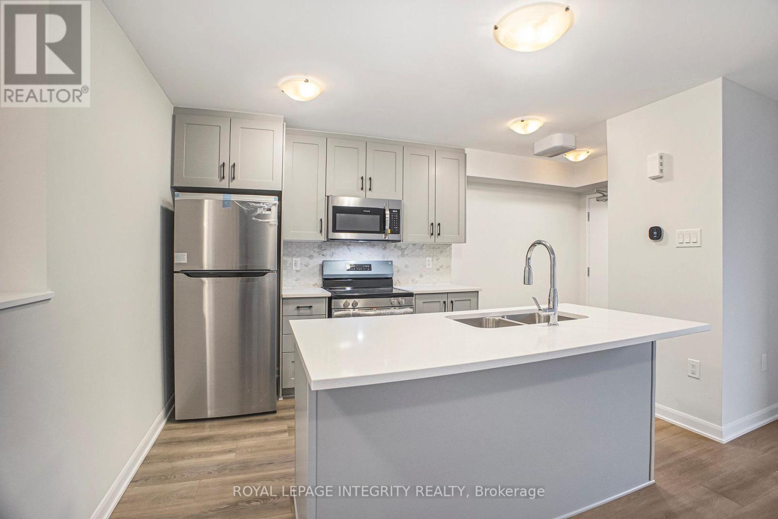 1130 Creekway Private, Ottawa, ON - Indoor Photo Showing Kitchen With Double Sink
