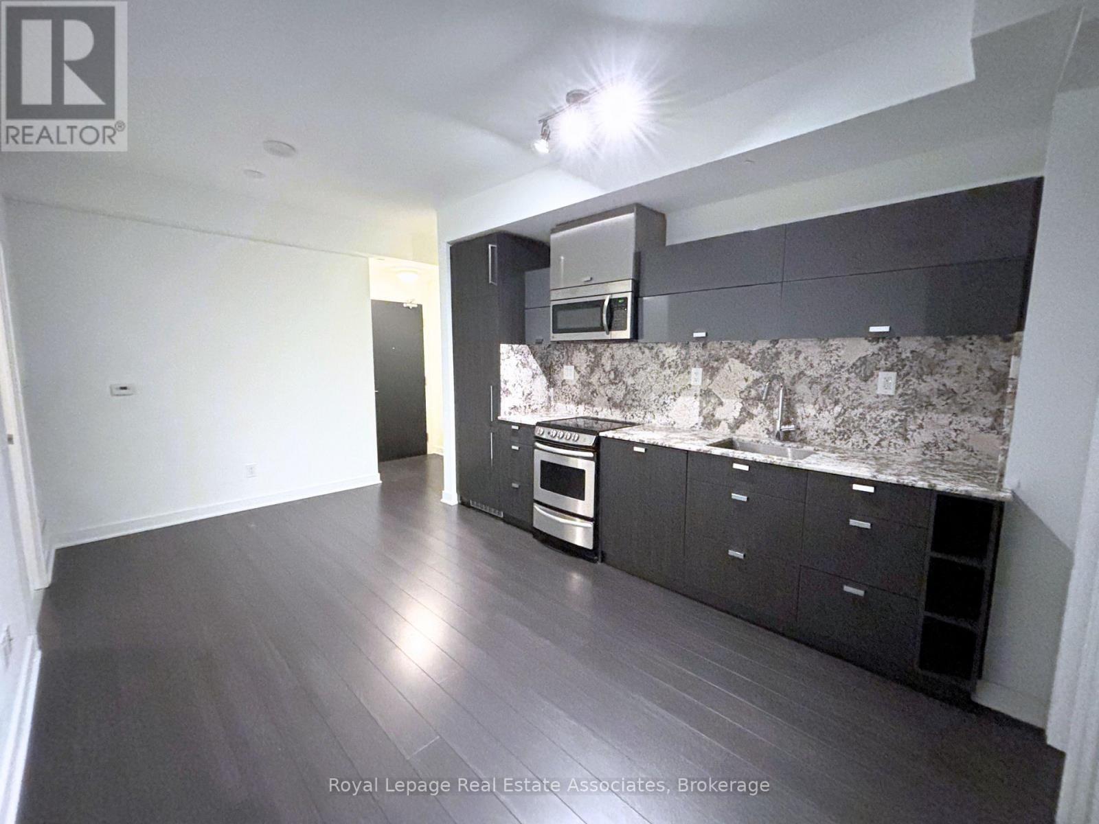 2612 - 290 Adelaide Street W, Toronto, ON - Indoor Photo Showing Kitchen With Upgraded Kitchen