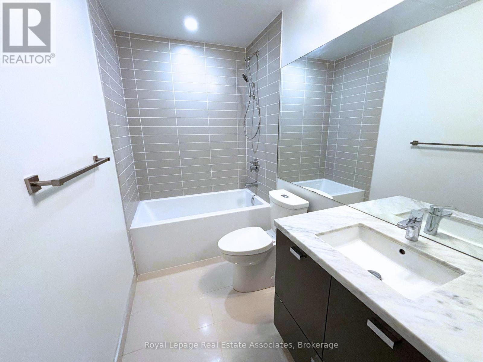 2612 - 290 Adelaide Street W, Toronto, ON - Indoor Photo Showing Bathroom