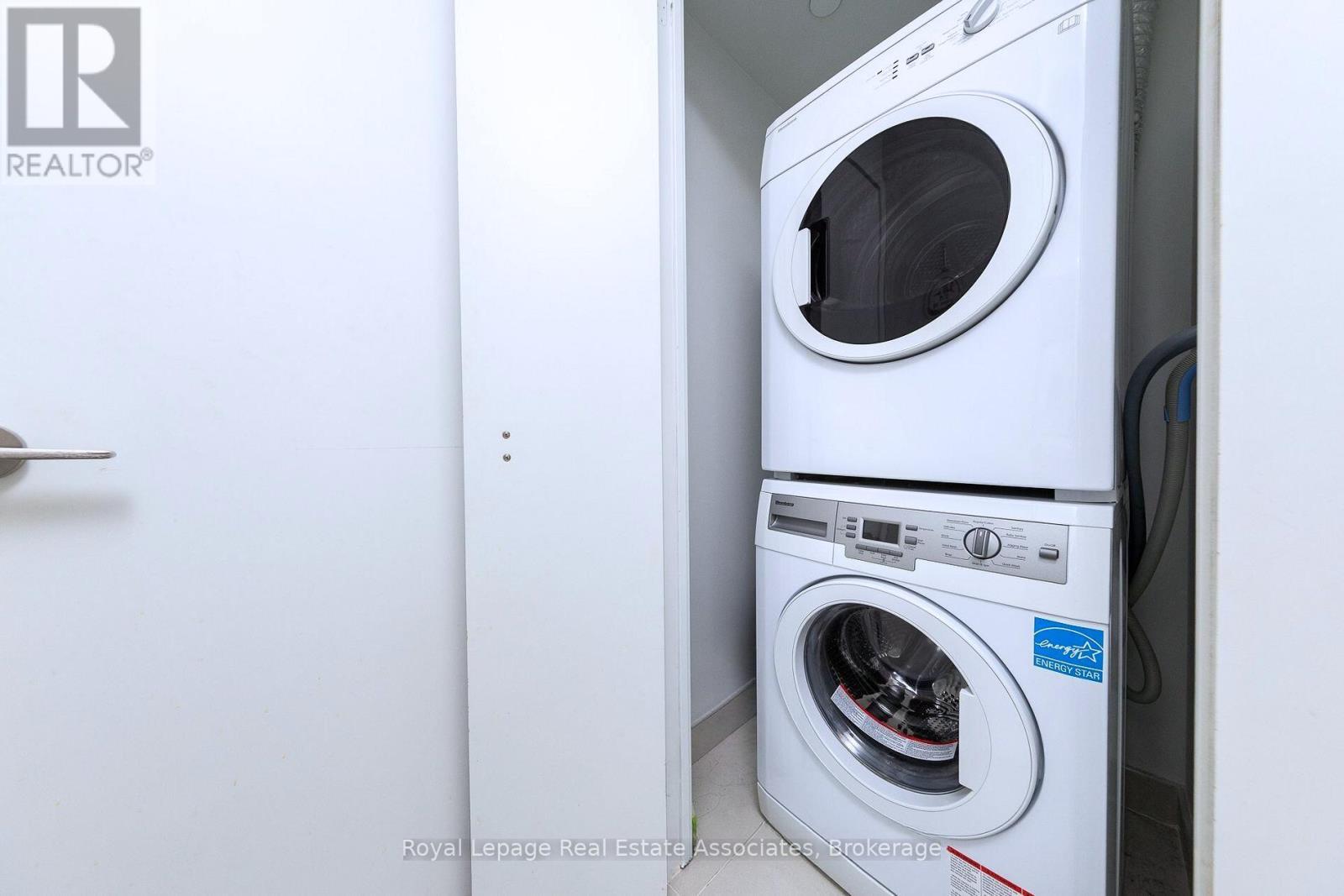 2612 - 290 Adelaide Street W, Toronto, ON - Indoor Photo Showing Laundry Room