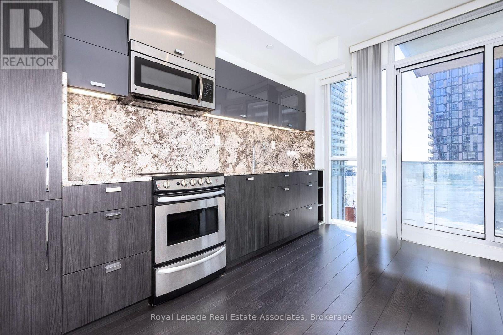 2612 - 290 Adelaide Street W, Toronto, ON - Indoor