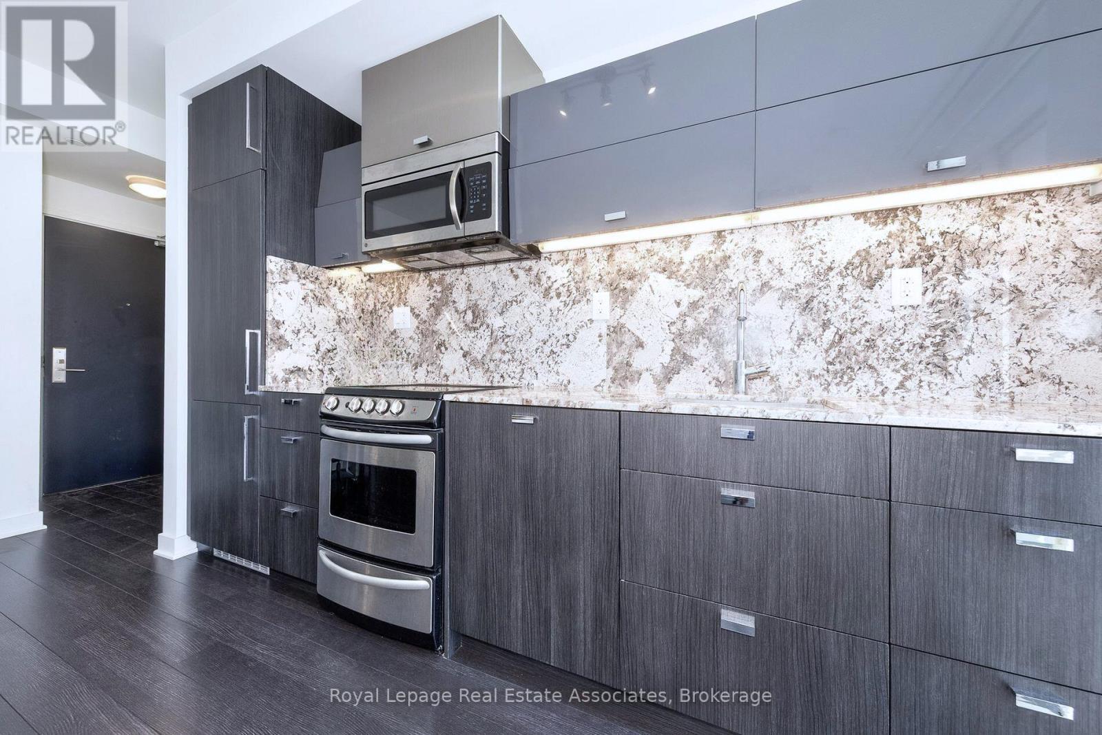 2612 - 290 Adelaide Street W, Toronto, ON - Indoor Photo Showing Kitchen