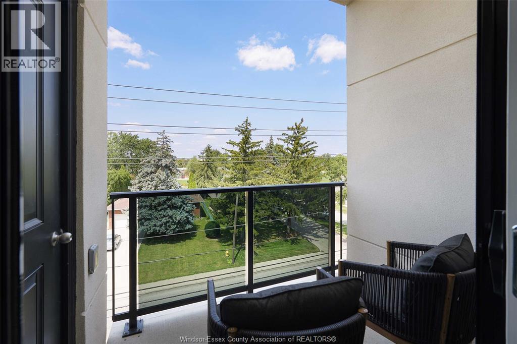705 Grand Marais Unit# 301, Windsor, ON - Outdoor With Exterior