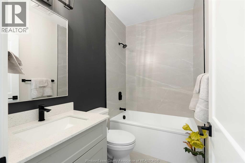 705 Grand Marais Unit# 301, Windsor, ON - Indoor Photo Showing Bathroom