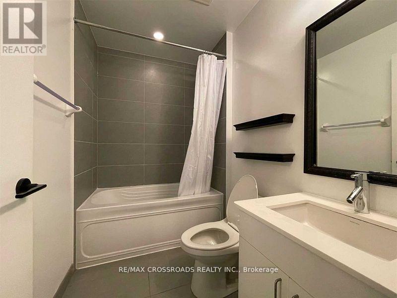 1007 - 426 University Avenue, Toronto, ON - Indoor Photo Showing Bathroom