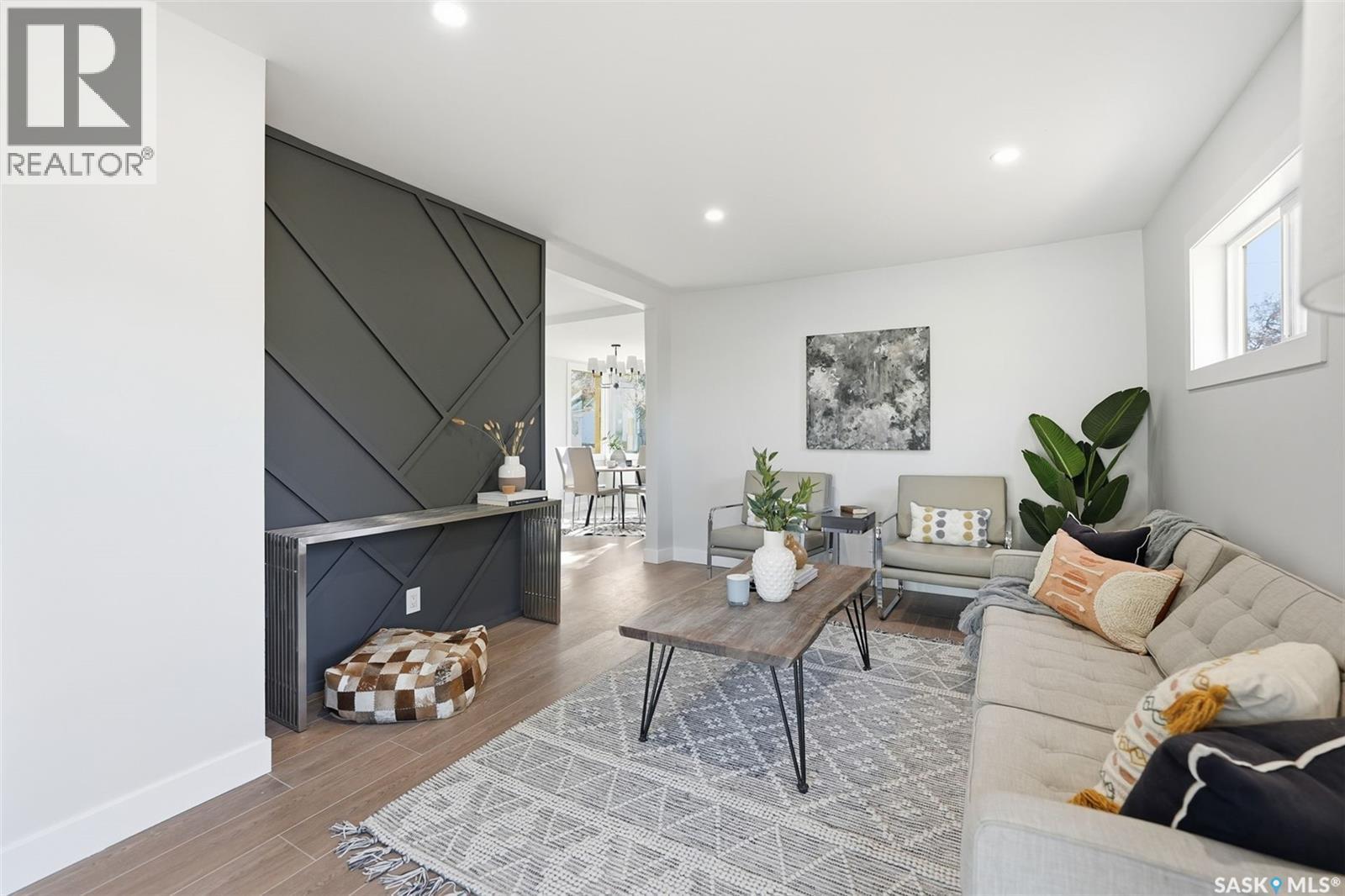 622 31St Street W, Saskatoon, SK - Indoor Photo Showing Living Room