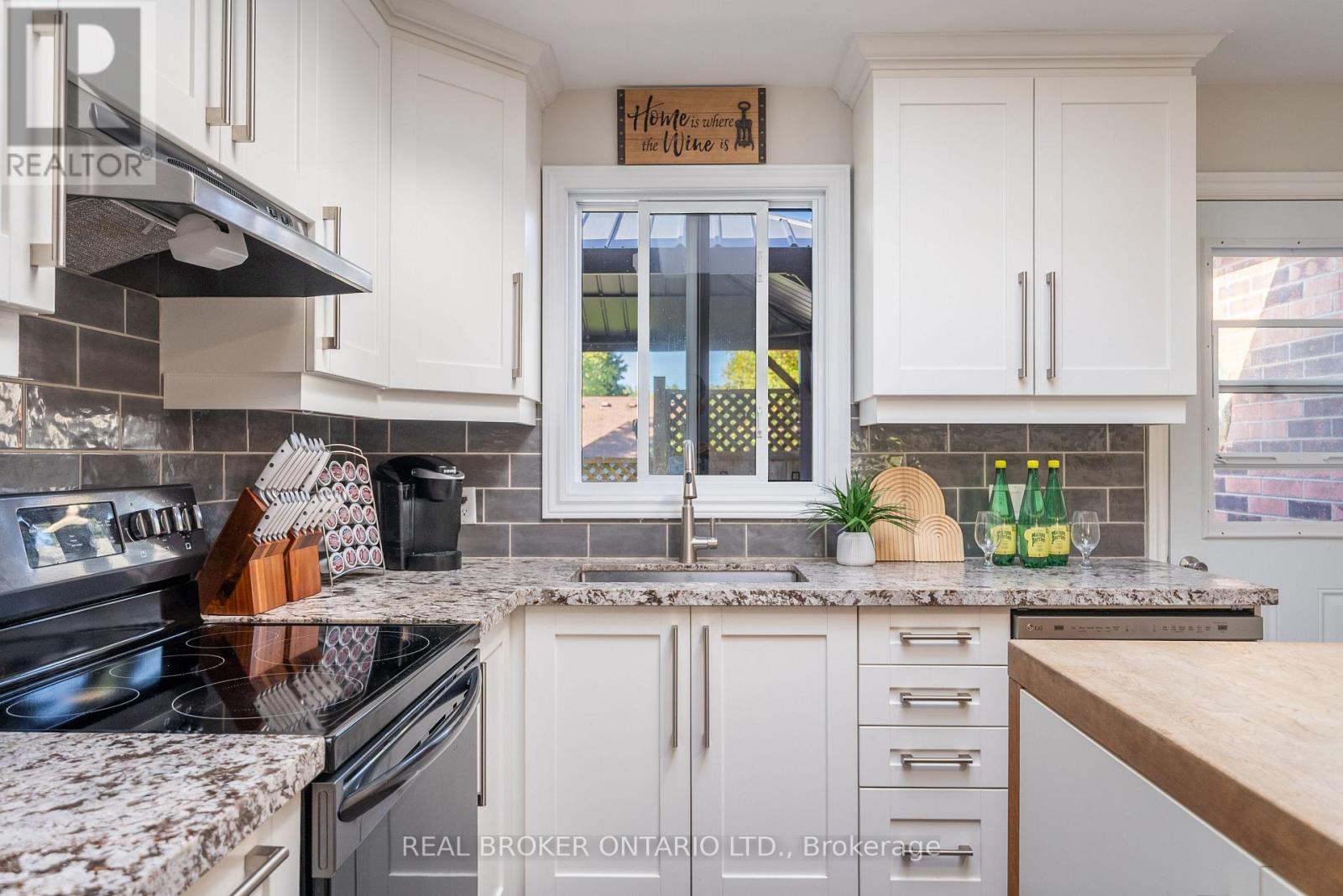 118 Patterson Street N, New Tecumseth, ON - Indoor Photo Showing Kitchen With Upgraded Kitchen
