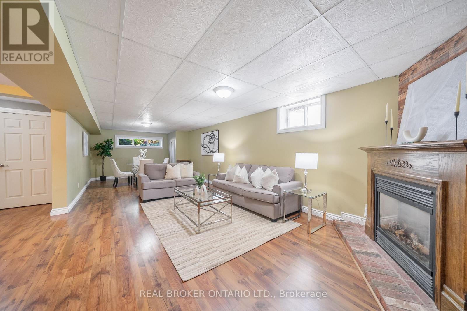118 Patterson Street N, New Tecumseth, ON - Indoor Photo Showing Living Room With Fireplace
