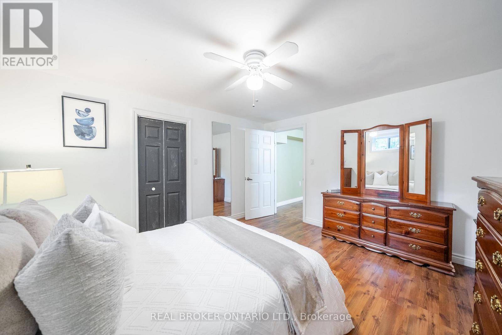118 Patterson Street N, New Tecumseth, ON - Indoor Photo Showing Bedroom