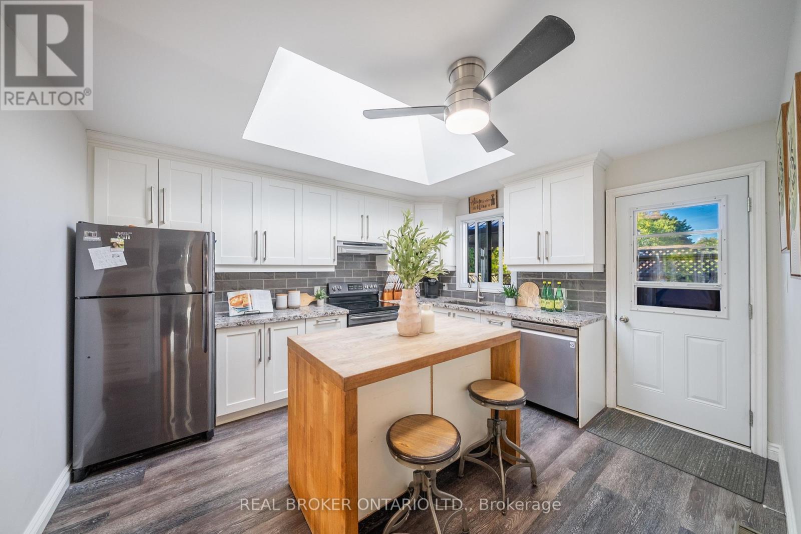 118 Patterson Street N, New Tecumseth, ON - Indoor Photo Showing Kitchen