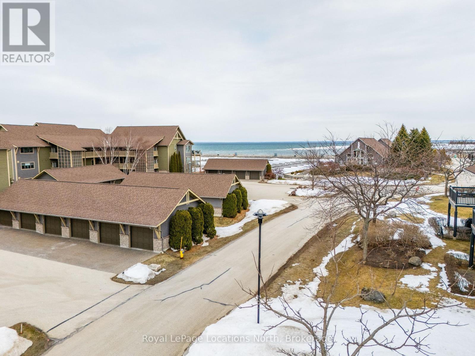 Back of 465 Mariners Way - 465 Mariners Way, Collingwood, ON - Outdoor