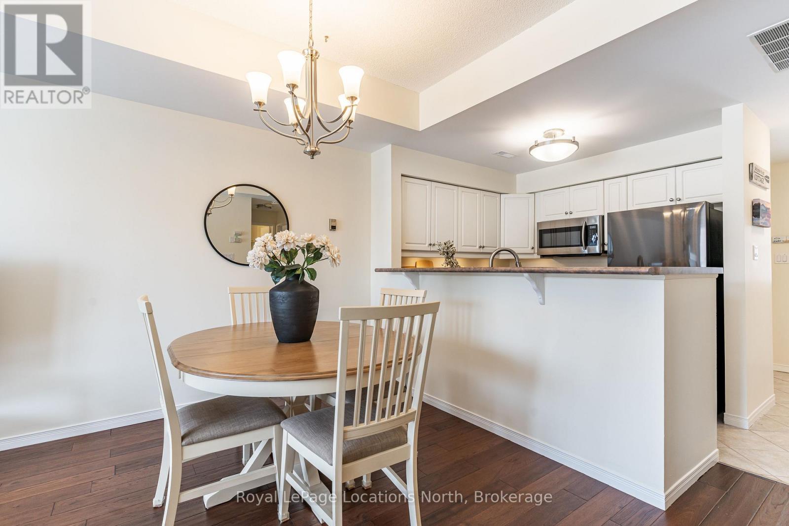 465 Mariners Way, Collingwood, ON - Indoor Photo Showing Dining Room