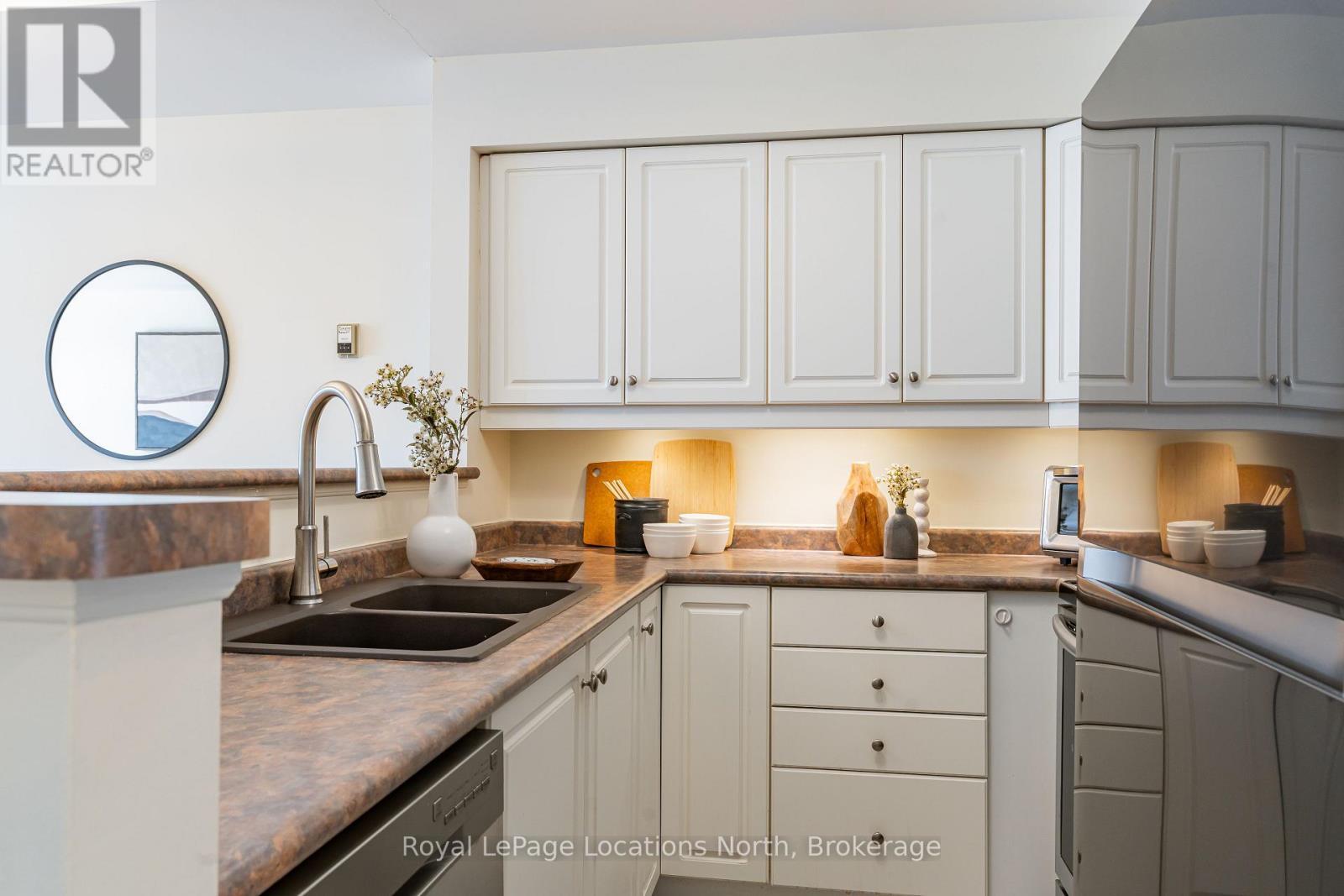 465 Mariners Way, Collingwood, ON - Indoor Photo Showing Kitchen With Double Sink