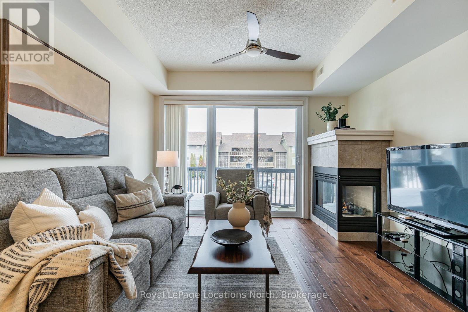 465 Mariners Way, Collingwood, ON - Indoor Photo Showing Living Room With Fireplace