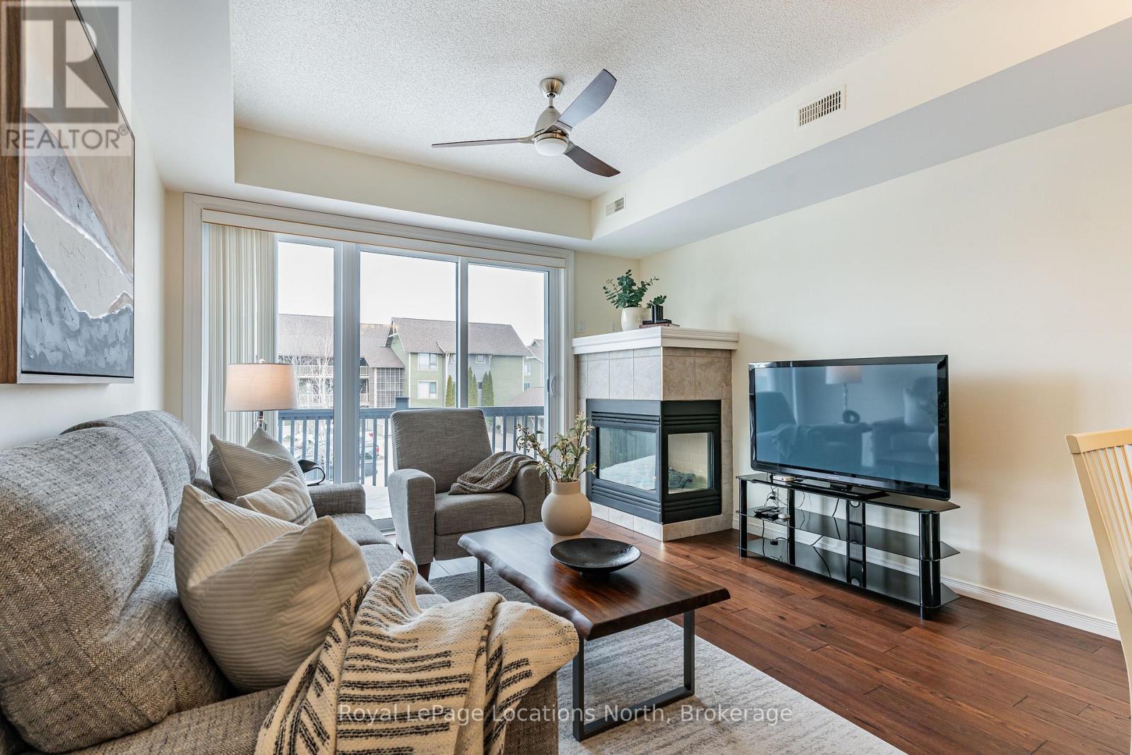 465 Mariners Way, Collingwood, ON - Indoor Photo Showing Living Room With Fireplace