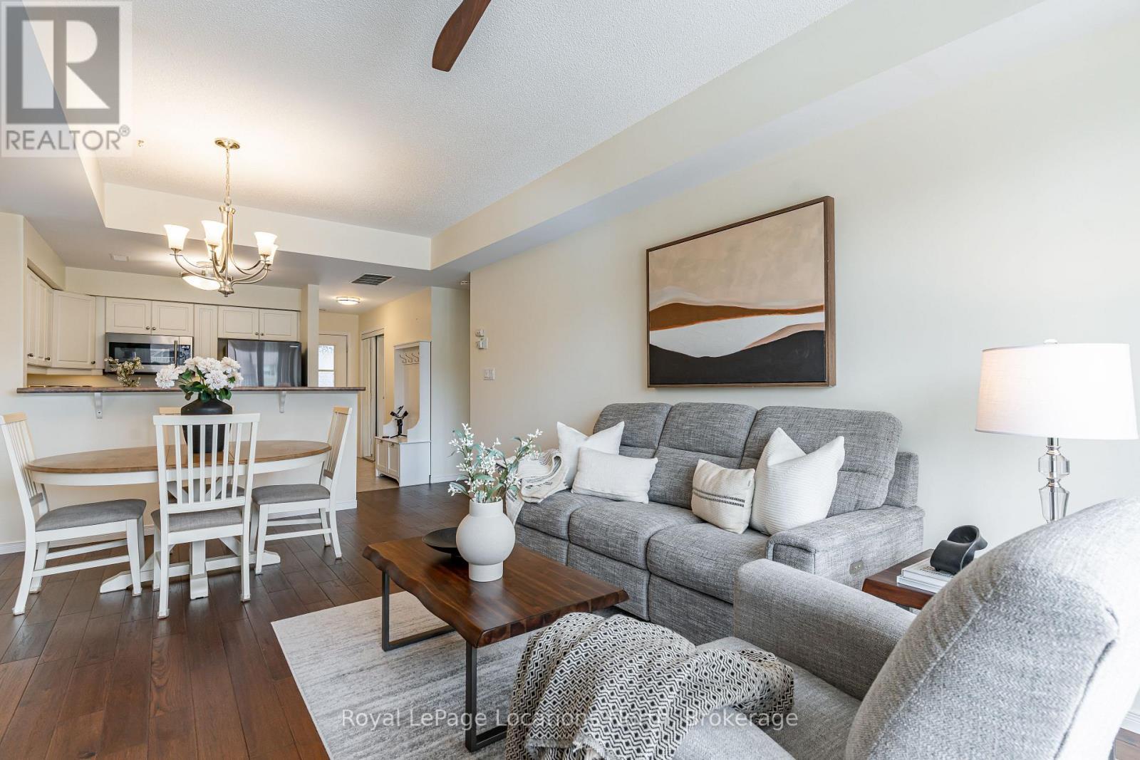 465 Mariners Way, Collingwood, ON - Indoor Photo Showing Living Room