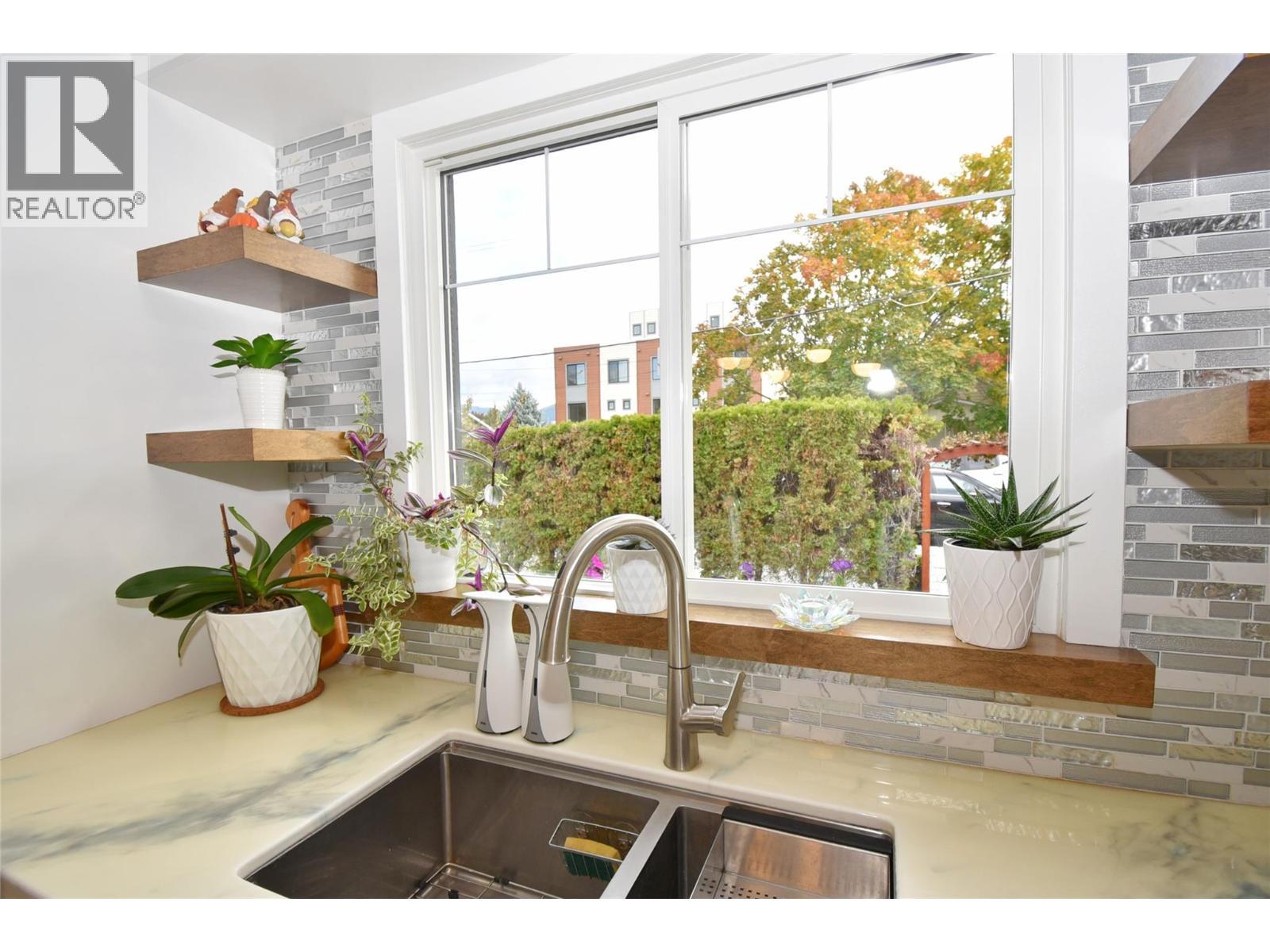 3930 26 Street, Vernon, BC - Indoor Photo Showing Kitchen With Double Sink