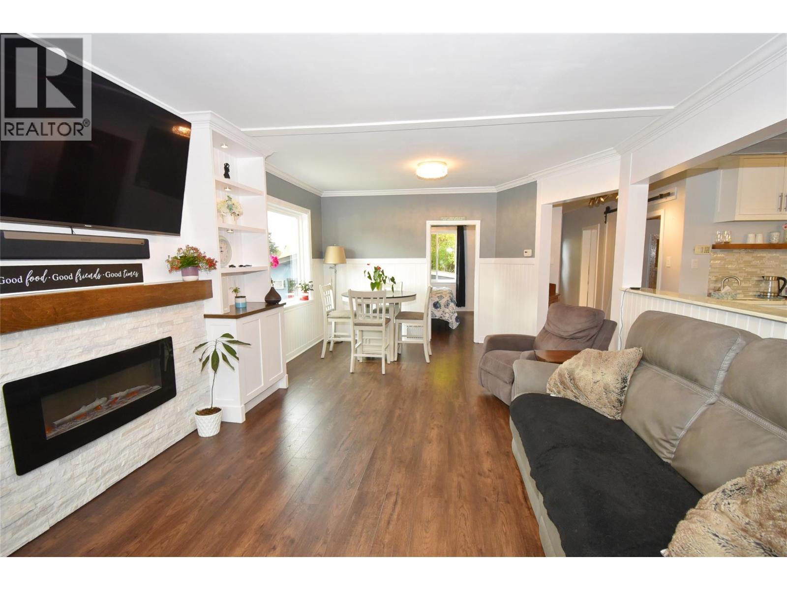 3930 26 Street, Vernon, BC - Indoor Photo Showing Living Room With Fireplace
