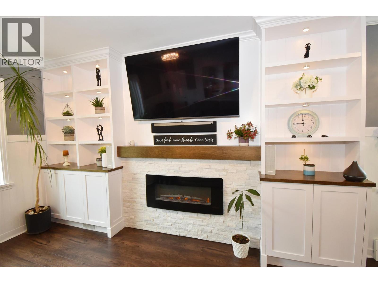 3930 26 Street, Vernon, BC - Indoor With Fireplace