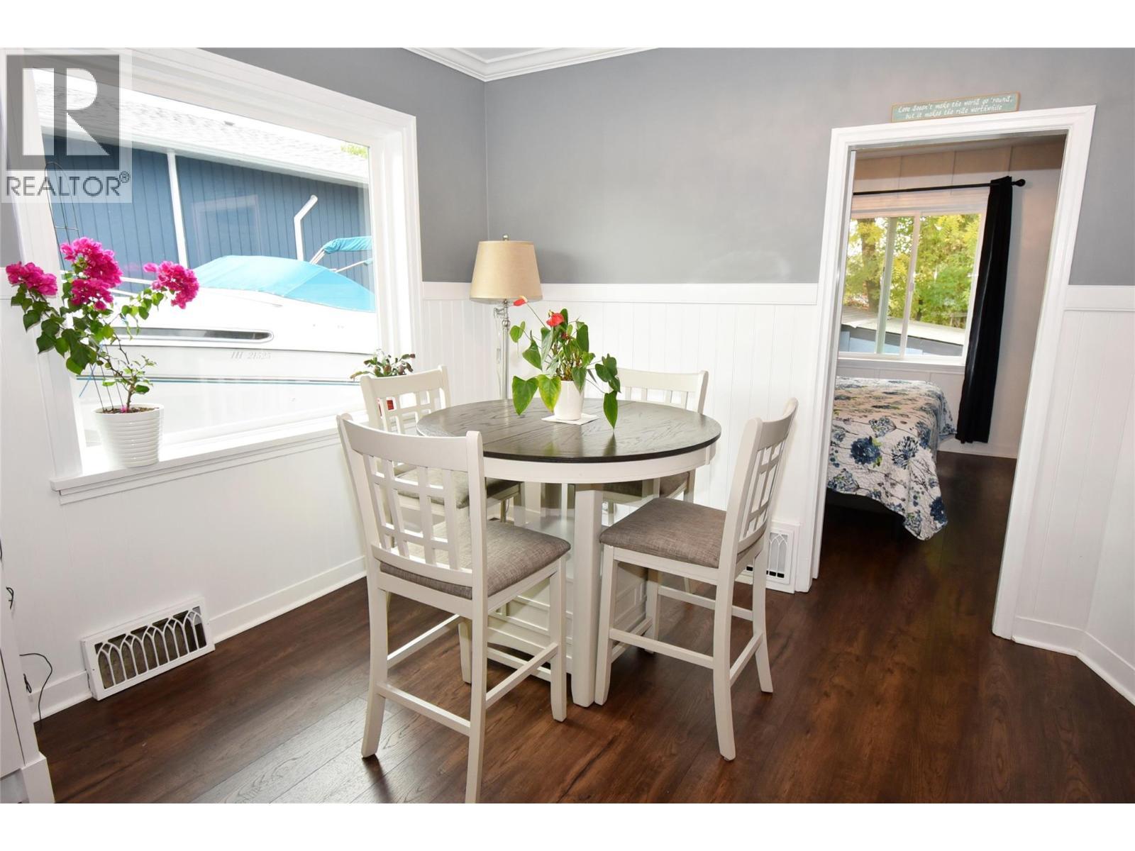 3930 26 Street, Vernon, BC - Indoor Photo Showing Dining Room