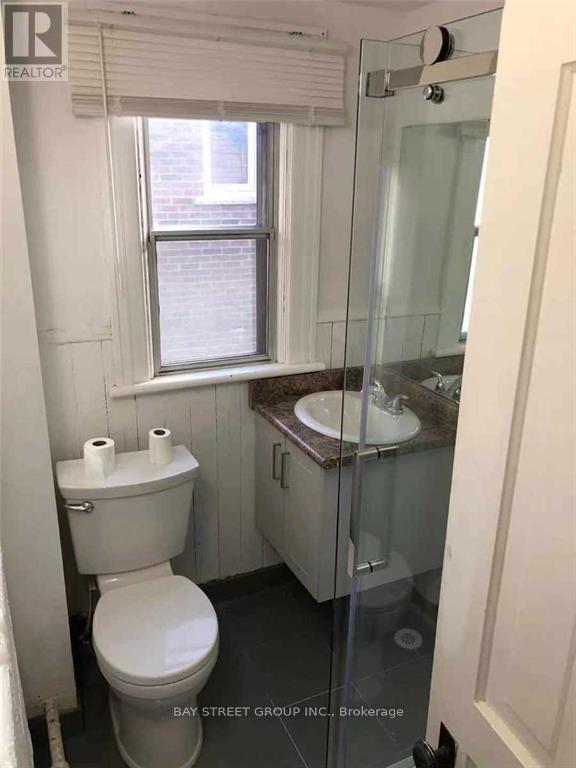 440 Delaware Avenue, Toronto, ON - Indoor Photo Showing Bathroom