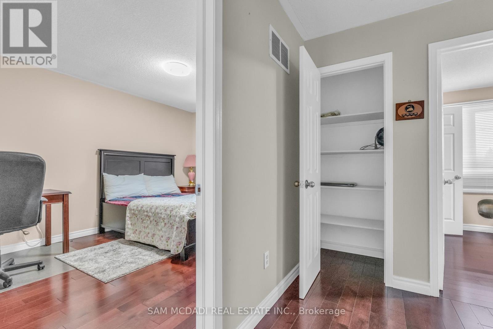 Unit 2 - 734 Woburn Woods Lane, Mississauga, ON - Indoor