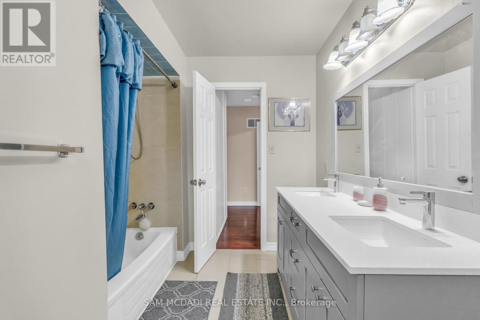 Upper Unit - 734 Woburn Woods Lane, Mississauga, ON - Indoor Photo Showing Bathroom