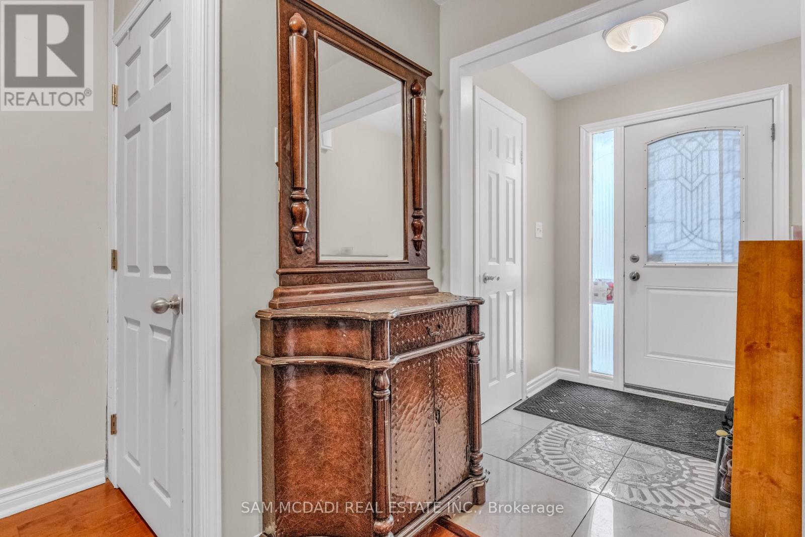 Upper Unit - 734 Woburn Woods Lane, Mississauga, ON - Indoor Photo Showing Other Room