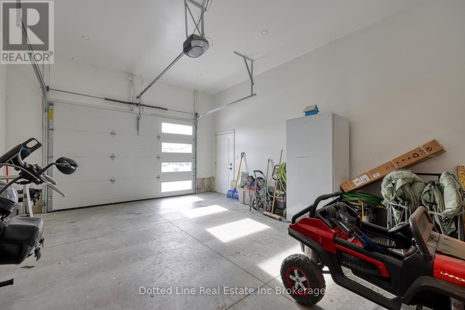 7 Charles Court, Bayham (Port Burwell), ON - Indoor Photo Showing Garage