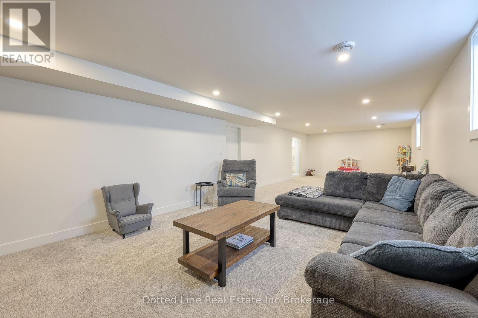 7 Charles Court, Bayham (Port Burwell), ON - Indoor Photo Showing Living Room