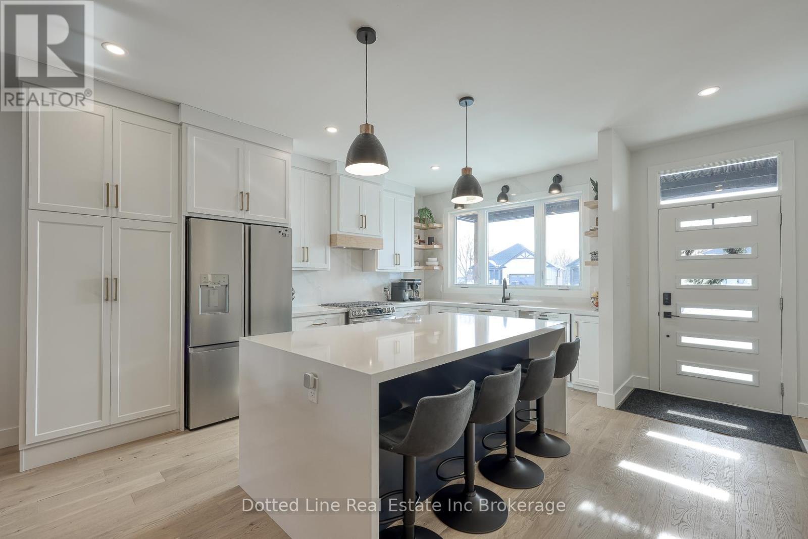 7 Charles Court, Bayham (Port Burwell), ON - Indoor Photo Showing Kitchen With Upgraded Kitchen