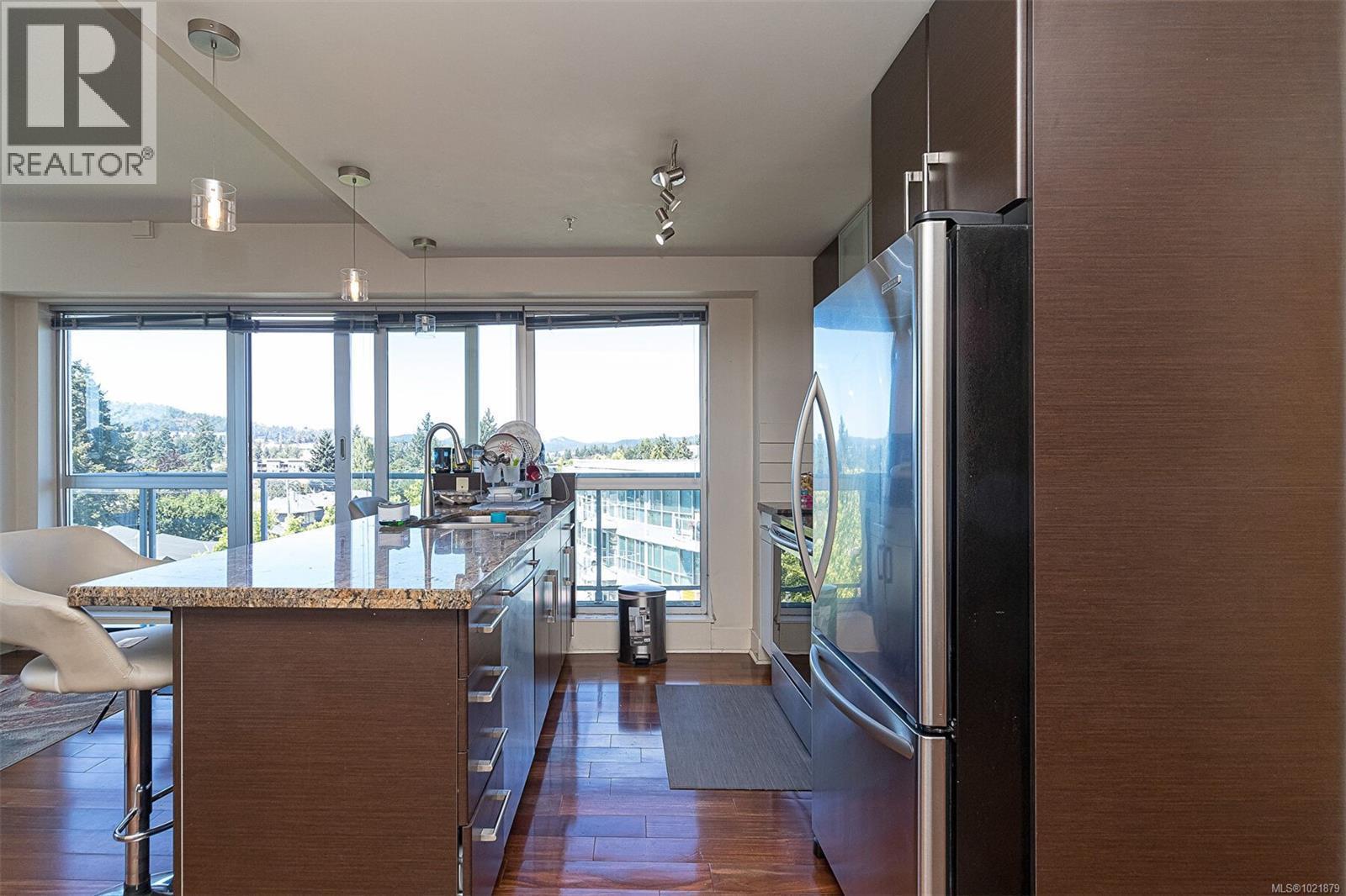 624 2745 Veterans Memorial Pkwy, Langford, BC - Indoor Photo Showing Kitchen