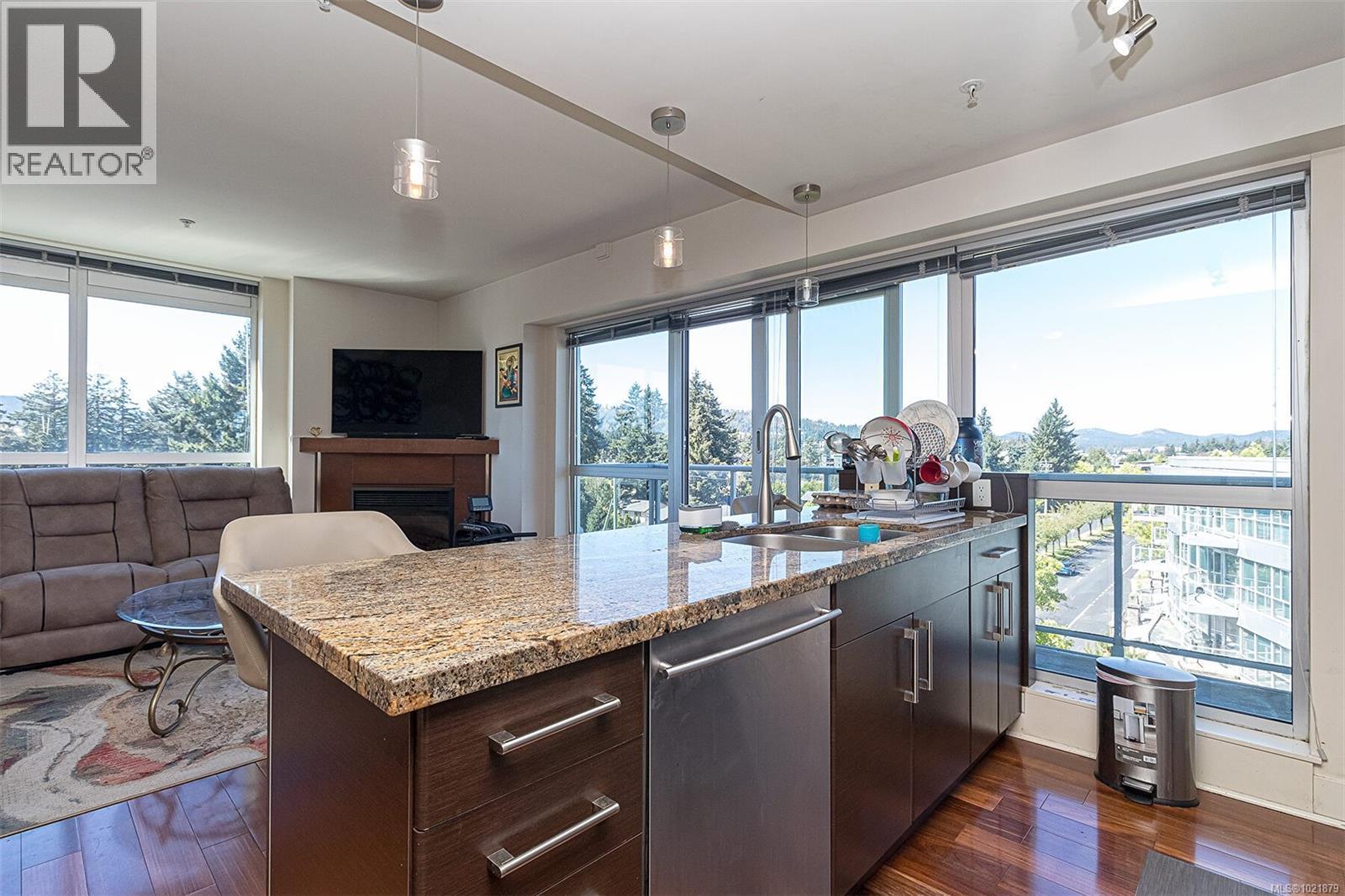 624 2745 Veterans Memorial Pkwy, Langford, BC - Indoor Photo Showing Kitchen