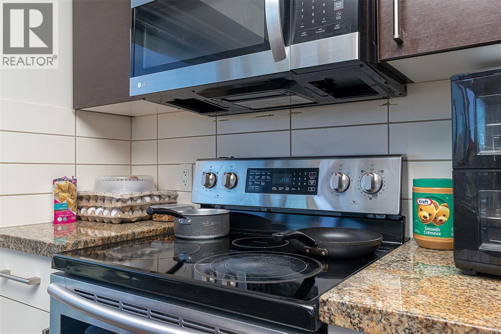 624 2745 Veterans Memorial Pkwy, Langford, BC - Indoor Photo Showing Kitchen