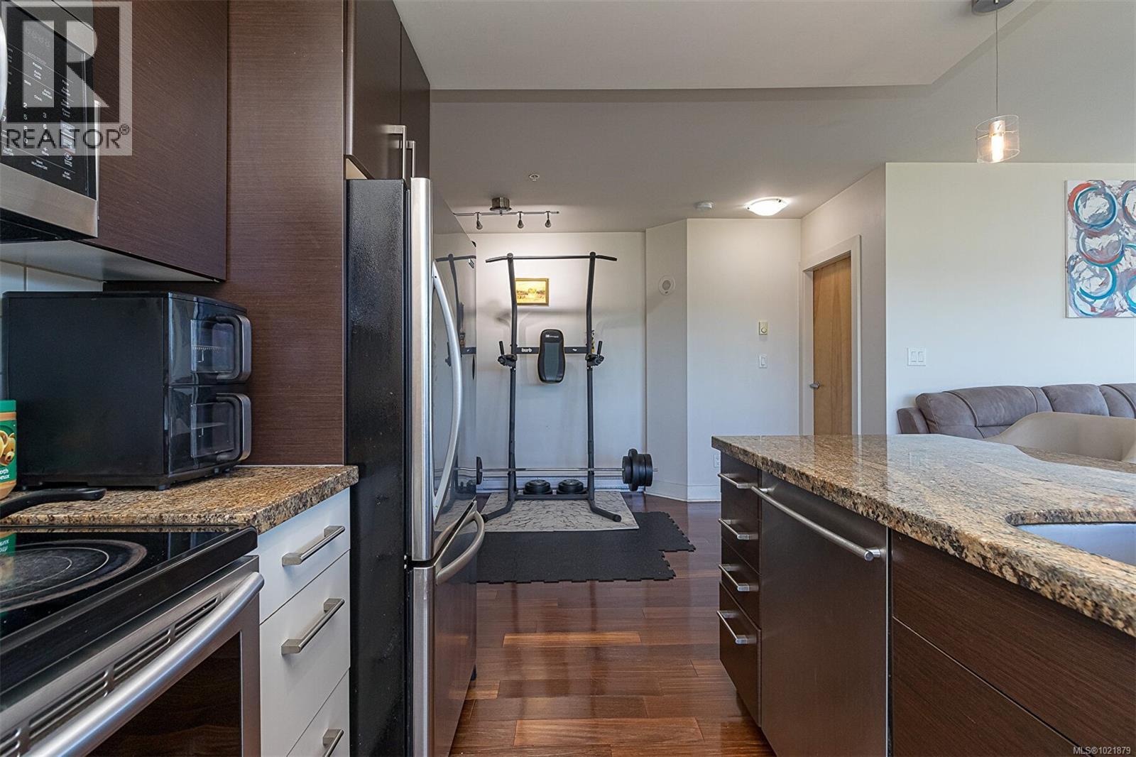 624 2745 Veterans Memorial Pkwy, Langford, BC - Indoor Photo Showing Kitchen