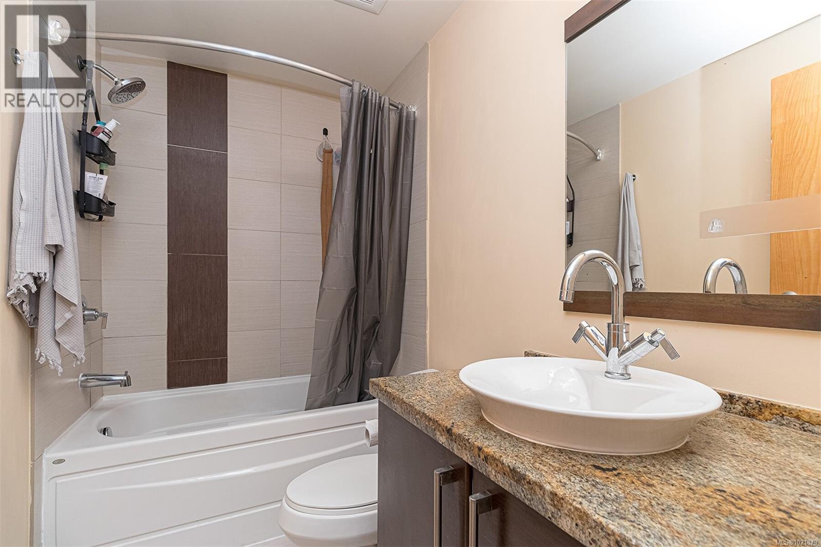 624 2745 Veterans Memorial Pkwy, Langford, BC - Indoor Photo Showing Bathroom