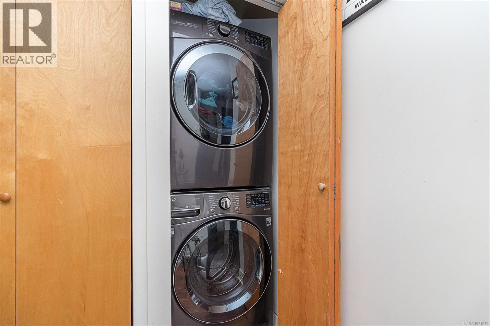 624 2745 Veterans Memorial Pkwy, Langford, BC - Indoor Photo Showing Laundry Room