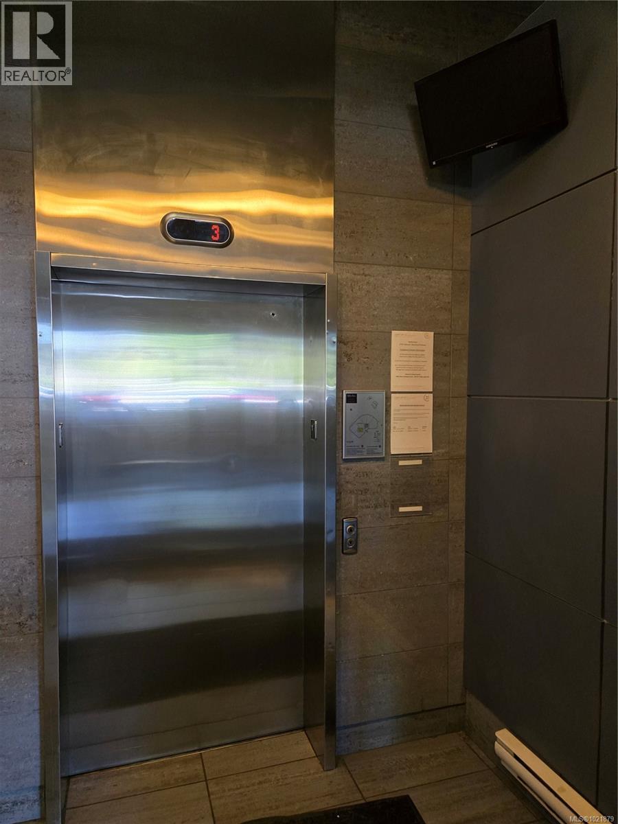 Elevator - 624 2745 Veterans Memorial Pkwy, Langford, BC - Indoor