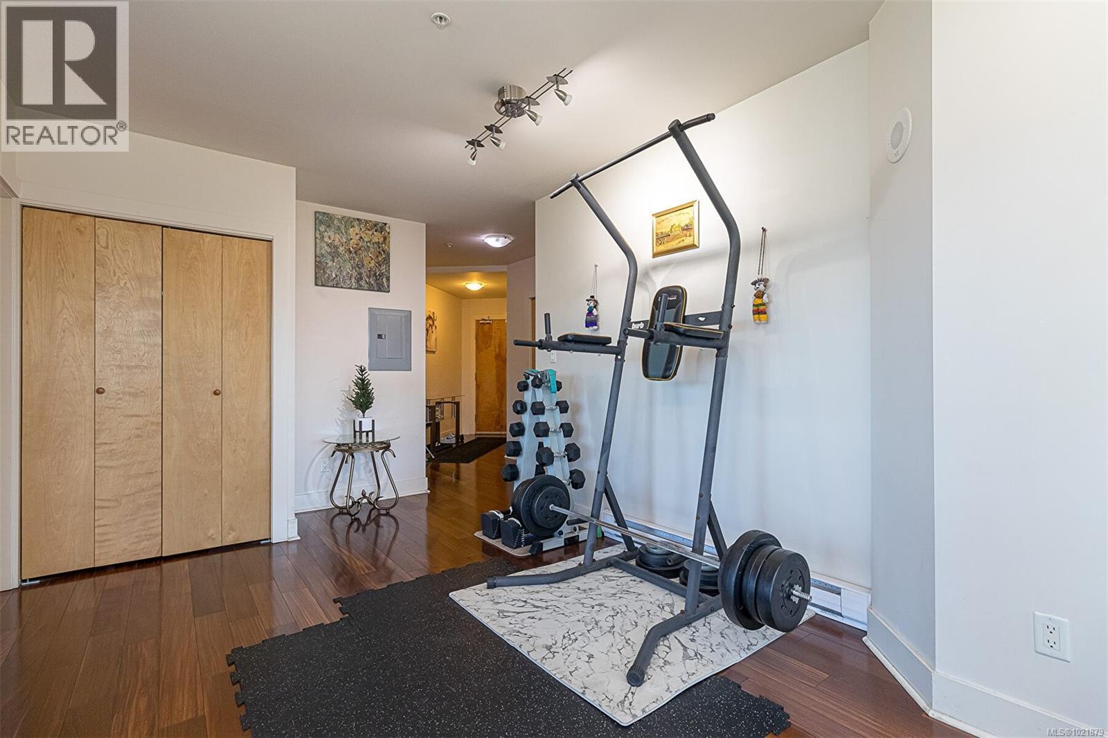 624 2745 Veterans Memorial Pkwy, Langford, BC - Indoor Photo Showing Gym Room