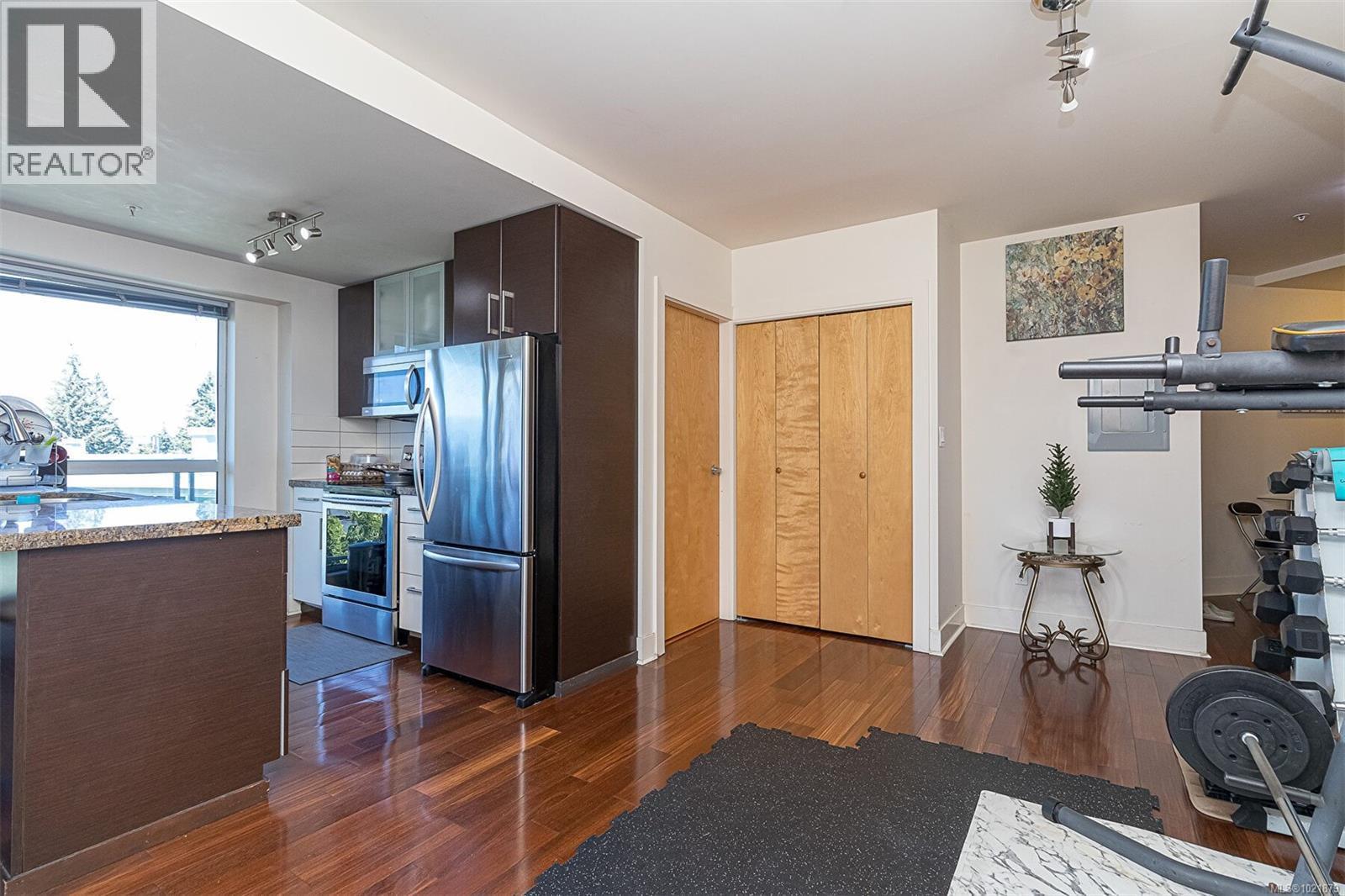 624 2745 Veterans Memorial Pkwy, Langford, BC - Indoor Photo Showing Kitchen