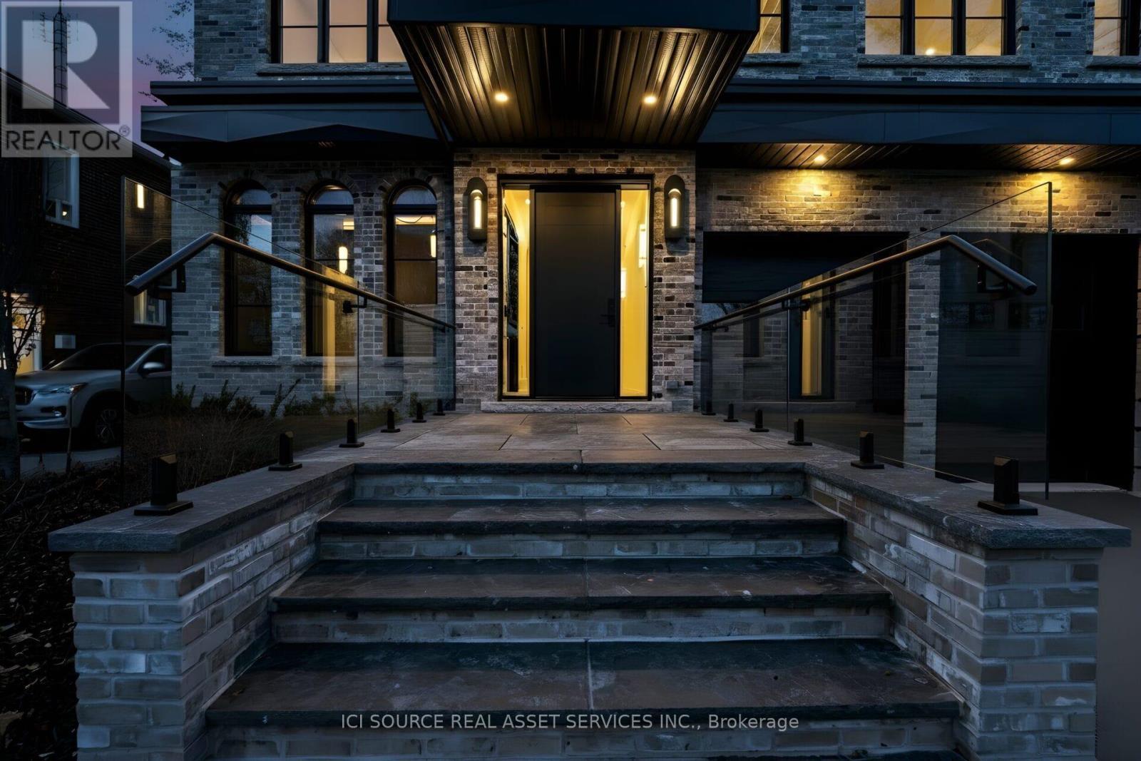 38 Ridgevale Drive, Toronto, ON - Outdoor With Facade