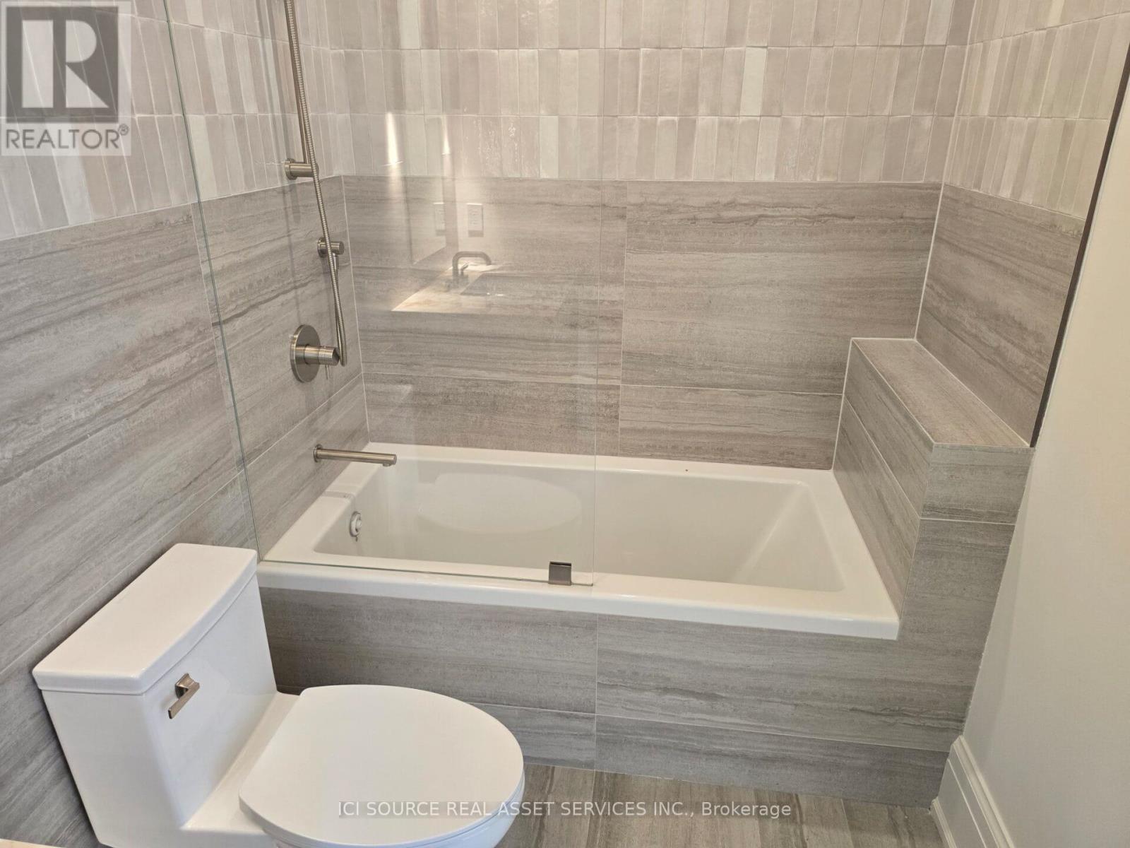 38 Ridgevale Drive, Toronto, ON - Indoor Photo Showing Bathroom